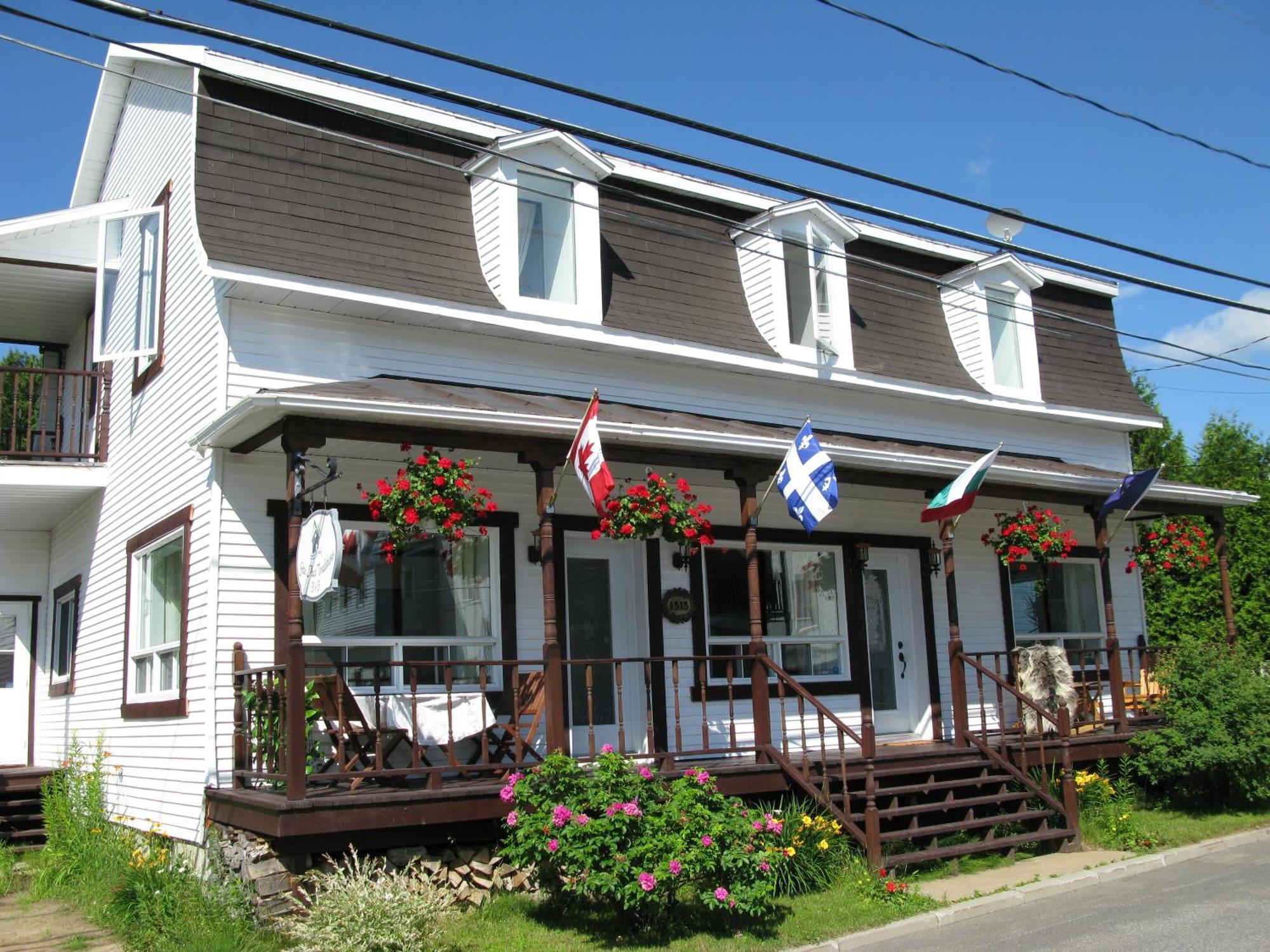 Gite Aux Traditions Saint-Jean-des Piles Exterior photo